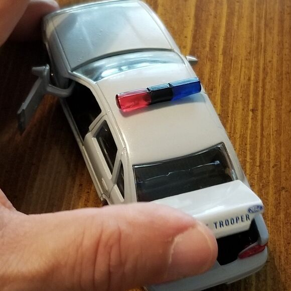 Kansas Highway Patrol Road Champs die cast police car 1:43 scale - Picture 4 of 11